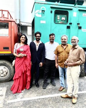 Devadarshini Instagram - Extremely happy to have received this award for my most favorite project- Ramani vs Ramani. Thank you @lingam_nagarajan for creating this magic. Thank you @ram.g_ram for being an amazing co-actor. Thank you @chetan_k_a @niyathiiii_ for your support. Thank you @behindwoodsofficial for this honour! Missing Ramya kutty❤️