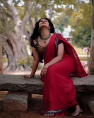 Devaki Rajendran Instagram - "Freedom is not worth having if it does not include the freedom to make mistakes"
.
.
Model:- @devakirajendran
P.C-@reddot_frames
.
.
.

#calmdown #camlness #photography #aesthetics #dance #beauty #love #click #odiya #frame #photoshoot #photoshootideas #modelshoot #bangalore #instapost #