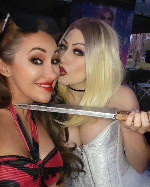 Devanny Pinn Instagram - Ty to everyone who came out to see me @halfway_to_halloween_festival ! This was such a cool event with tons of great fans, vendors and genre enthusiasts who came out to celebrate all things spooky 👻!
Special shoutout to @spookybabyclothing 💗 

If you missed the chance to purchase my new signed prints   movies you can order them now directly by DMing @statik_talent_agency_llc

I'll see you next at @geekfestfilmfest this weekend for the Women in Horror panel 🎃