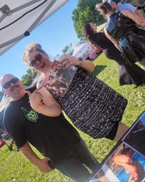 Devanny Pinn Instagram - Ty to everyone who came out to see me @halfway_to_halloween_festival ! This was such a cool event with tons of great fans, vendors and genre enthusiasts who came out to celebrate all things spooky 👻!
Special shoutout to @spookybabyclothing 💗 

If you missed the chance to purchase my new signed prints   movies you can order them now directly by DMing @statik_talent_agency_llc

I'll see you next at @geekfestfilmfest this weekend for the Women in Horror panel 🎃