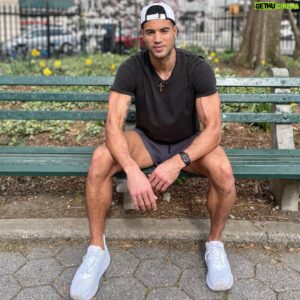 Devin Goda Instagram - His strength makes our strength stronger💪🏽🙌🏽

#faithandfitness
