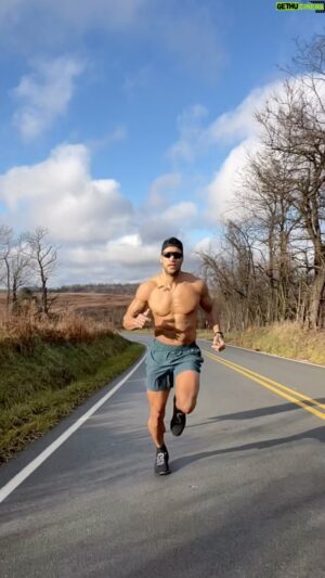Devin Goda Instagram - That New Year energy⚡️

Wishing everyone a strong and healthy New Year! 

#faithandfitness #run #running #workout #newyear #fitnessmotivation