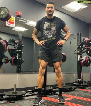 Devin Goda Instagram - We sometimes start slow but we ALWAYS have the chance to finish strong💪🏽

HAPPY FRIDAY

#faithandfitness #workout #fitnessmotivation #happyfriday
