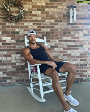 Devin Goda Instagram - Country time👌🏽

Call me old fashion but rocking chairs are a must!

#home #country
