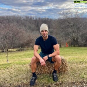 Devin Goda Instagram - There’s no baling on Fridays😆

#happyfriday