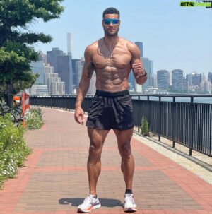 Devin Goda Instagram - Keep Consistent. Keep Improving. Keep Seeing Progress👊🏽

#faithandfitness #fitnessmotivation #workout