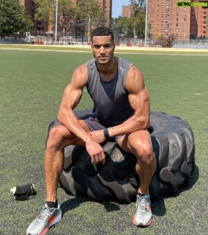 Devin Goda Instagram - When our strength starts to run a little low, we can always count on the Lord’s strength to fuel us back up🙌🏽💪🏽

#faithandfitness