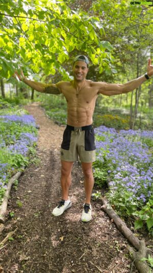 Devin Goda Instagram - Going, Going, Gone right into the weekend🏃🏽‍♂️

Name some runs spots for me to check out! Might find me there🤣

#faithandfitness #weekendvibes #running #workout