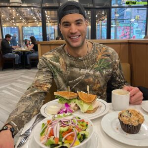 Devin Goda Instagram - Diner food always hits the spot👌🏽

#weekendvibes