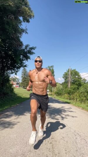 Devin Goda Instagram - Just trying to outrun this heatwave🔥🤣

#faithandfitness #happyfriday #vibes #workout #run