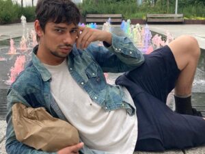Devon Bostick Instagram - We love the fountain