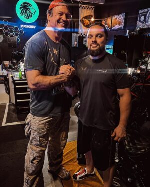 Devon Larratt Instagram - I’m not short , he’s just super tall  @devlarratt 😂
