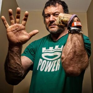 Devon Larratt Instagram - Is it possible that an "untrained" arm can be the best on the table across north America? No resistance training in 5 years. I don't believe I can b beat in Las Vegas between the 7-9 of January.  U think different? Contact @armwarsofficial