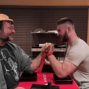 Devon Larratt Instagram - Arm wrestling the GOAT @devlarratt 
Great arm wrestler and even greater person
I feel pretty strong. But when I felt his strength it was unbelievable the difference.
I can’t wait to see him compete against Denis Cyplenkov

#armwrestling #armbet #devonlaratt