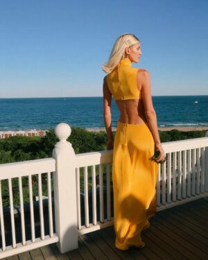 Devon Windsor Instagram - Orange you glad I didn’t say tomato 🍊🍅