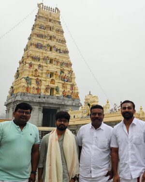 Dhananjay Instagram - ಮಲೆ ಮಾದಪ್ಪನ ಸನ್ನಿಧಿಯಲ್ಲಿ🙏
ಉಘೇ ಮಾದಪ್ಪ🙏