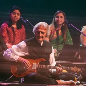 Dhani Harrison Instagram - One week ago I joined @anoushkashankarofficial, @officialjohnmclaughlin & @nitinsawhney, at the @royalfestivalhall in London to celebrate the centenary of my dear friend Pandit Ravi Shankar by performing, for the first time ever, “I am missing you“. 

It was a simply incredible night full of friends and love and I really want to thank @anoushkashankarofficial for letting me be a part of it all. Maximum love vibes.