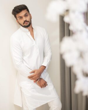 Dhanveer Gowda Instagram - ಧರ್ಮಕ್ಕೆ ,ಕರ್ಮಕ್ಕೆ ಬೆಲೆ ಕೊಡೋರು;
ಜಗದ ಮರ್ಮವ ತಿಳಿದೋರು; 
ಯಾವುದಕ್ಕೂ ಹಿಂದೇಟು ಹಾಕುವುದಿಲ್ಲ.✨