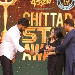 Dhanveer Gowda Instagram - ಧನ್ಯವಾದಗಳು ಚಿತ್ತಾರ✨

ಧನ್ಯವಾದಗಳು  @divyaspandana ಮೇಡಂ✨
 
ನಿಮ್ಮೆಲ್ಲರ ಪ್ರೀತಿಯ ಆಶೀರ್ವಾದದಿಂದ ಈ ಪ್ರಶಸ್ತಿ ನಿಮ್ಮ ಮಡಿಲಿಗೆ🙏🏻❤️

#RISINGSTARAWARD