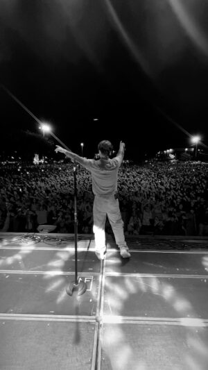 Di Ferrero Instagram - Obrigado Pelo Noite incrível Indaiatuba/SP! Valeu @maiomusicalindaiatuba todos meus Fandangos 🖤
📸 @befazio