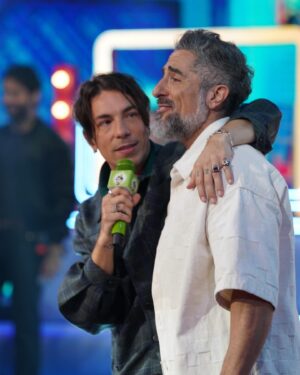 Di Ferrero Instagram - Aniversário desse grande irmão @marcosmion parabéns ! Muita luz pra você sempre ! Não percam o Caldeirão esse Sábado que vai ser especial ! Alem do aniversário Rolou capoeira e roda punk enfim… Tamo junto Mionzera !