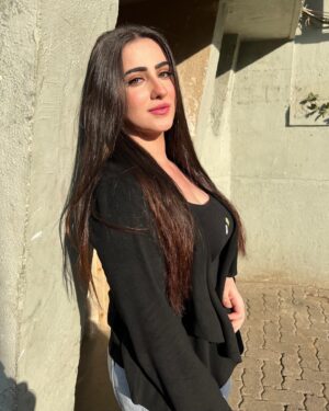 Diana Khan Instagram - Running through me …