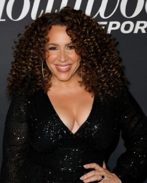 Diana Maria Riva Instagram - Kicking off #Oscars weekend with @hollywoodreporter #tictoc and some of my favorite people… Always a good time when I’m with mi gente!!! SALUD  to all the remarkable talent brought to the big screen this year!! PA’LANTE!! 🥂📽️

Makeup @susanzeymua 
Hair @shaylinjoneshair 
💅 by @kimmiekyees 
•
•
#oscars 
#redcarpet 
#latinos 
#bipoc
#hollywoodreporter 
#tictoc