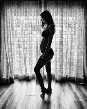 Diana Marquês Guerra Instagram - 24 semanas 🤍
and counting...
.
.
.
.
#silhouette #blackandwhite #pregnantphotography #babybumb