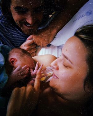 Diana Marquês Guerra Instagram - Eleanor  21•06•2023
/ É•LA•NÔR /
Quase uma semana depois para conseguir dizer algo sobre este momento tão incrível que estamos a viver, e a única palavra possível é "indiscritível". Nasceu a nossa princesa Eleanor e nasceu uma mãe e um pai completamente apaixonados por ela. Há o risco de ela fazer de nós tudo o que quiser. 
Um momento incrível que só foi possível graças à super equipa de profissionais do Hospital de Guimarães, estaremos eternamente gratos por todo o profissionalismo, respeito pelas nossas escolhas, por toda a ajuda constante e simpatia que recebemos. Obrigada de coração a todos vós que fizeram parte deste momento, em especial ao Dr. José Furtado, Enfermeira Sofia Leite, Dr. Ana Sofia Carneiro, Enfermeira Isabel Vila e Angela Sousa. Obrigada, obrigada!!! 🙏🤍 
E agora vou voltar para a bolha! 💞👶🏼💞