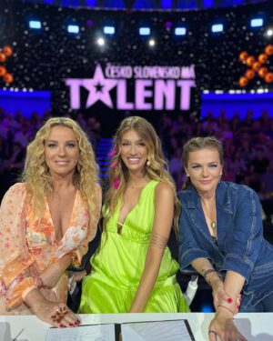 Diana Mórová Instagram - Girl power! 🔥❤️ Sledujte @csmt_tvjoj každú nedeľu o 20:40 na JOJke a 20:15 na Primě. ⭐️

#tvjoj #csmt #ceskoslovenskomatalent #csmt2023 #csmttvjoj