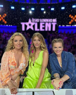 Diana Mórová Instagram - Girl power! 🔥❤️ Sledujte @csmt_tvjoj každú nedeľu o 20:40 na JOJke a 20:15 na Primě. ⭐️

#tvjoj #csmt #ceskoslovenskomatalent #csmt2023 #csmttvjoj