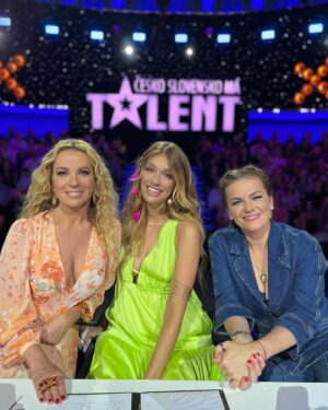 Diana Mórová Instagram - Girl power! 🔥❤️ Sledujte @csmt_tvjoj každú nedeľu o 20:40 na JOJke a 20:15 na Primě. ⭐️

#tvjoj #csmt #ceskoslovenskomatalent #csmt2023 #csmttvjoj