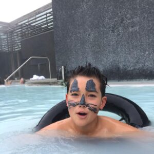 Diane Mizota Instagram - #icelandtravel tip: if you do the #bluelagoon, staying at the Silica Hotel on site is def worth the $$$. Gorgeous design, a private lagoon for guests, access to the main lagoon (which attracts up to 3000 people a day!) and an insane breakfast buffet made this an indulgent respite.  The geothermal silica-rich water was soothing and everyone loved the free face masks, even our little 🐱. 😁🥰💖 #silicahotel #traveliceland #spalife #soworthit #experiencesnotthings