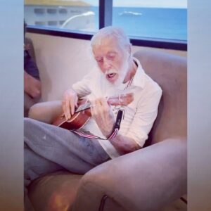 Dick Van Dyke Instagram - My first ukulele lesson with @getstartedplayingukulele 
@bijoubox’s third
It’s never too late to start something new
#dandyvandyclub @curedaily
@alauradesign