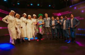 Diego Bertie Instagram - El último fin de semana estuve en el programa de @jbenatv recreando una escena espectacular de “Cosas Del Amor”. La pasamos muy bien, con lindas personas, que hicieron una noche llena de risas, alegría y diversión. ¡Les mando un abrazo! 

#DiegoBertie #JorgeBenavides 

@jbjorgebenavides @mariella_zanetti @mitiovilchezoficial @martinfarfantv @comicodanny @ramirezwalterelchorri @gabrielaserpaoficial @dayanita_show @carolaincawencdfo