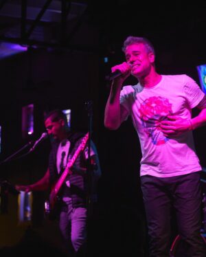 Diego Bertie Instagram - ¡Mañana última fecha!

Se acaba la primera temporada de “Días de Furia” y no podría estar más agradecido con todos por el increíble apoyo que recibí en este regreso a la música. Estoy feliz de cerrar esta temporada con el mejor rock de los 80s y 90s. 
¡Se vienen novedades! ❤️‍🔥🔥 
 ¡Nos vemos para cerrar la temporada! ❤️‍🔥  Últimas entradas en @teleticket.oficial – link en bio  #DiegoBertie #DiasDeFuria   @radiooxigeno @11y6management