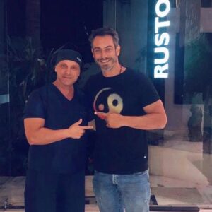 Diego Cristo Instagram - Nada melhor do que estar ao lado do melhor, de uma pessoa Ímpar, admirável, sou fã, da pessoa, do profissional 🙏🙏🙌🏻🙌🏻🙌🏻 e não posso deixar de enaltecer a Equipe Ruston, Todos Em Geral... Seus Tops ❤️❤️❤️❤️ deixando aqui o meu Depoimento Pessoal: “ Quebrem os preconceitos, e resgatem sua autoestima, faça bem a sua pele, a sua beleza, a sua alma” Resultado Garantido, sempre tudo estudado, scaneado com Tecnologia de 1º Time @clinicaruston @drantonioruston . A Perfeição com Naturalidade mora Aqui, na Arte do Mestre Ruston!! Meu obrigado @roneiaforte que me trouxe Dr Ruston 👏👏👏 gratidão ... AUTOESTIMA, VIDA PESSOAL, PROFISSIONAL, a melhora é 100%!! Acompanhem nosso Bate Papo, no insta @clinicaruston no quadro Papo Cabelo, tá muito top!! A palavra é Gratidão 🙌🏻🙌🏻🙌🏻