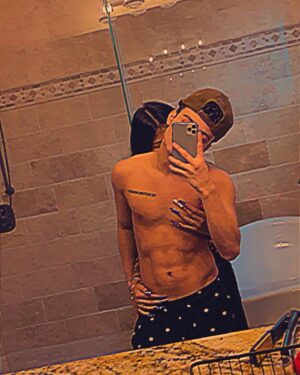 Diego Martir Instagram - another mirror pic 🧍🏻‍♂️