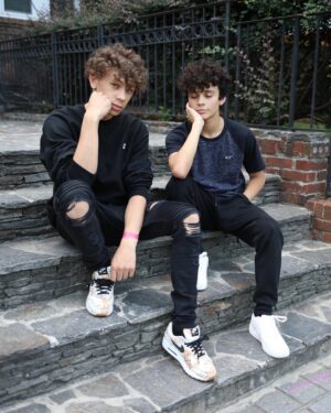 Diego Martir Instagram - out here thinking bout chu 🖤