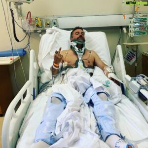 Diego Muñoz Instagram - 11 días después, haciendo abandono total del inmueble.  Sin ningun tubo conectado al cuerpo / Casi un milagro.  Gracias infinitas a todas las personas q me salvaron la vida.  Gracias❤️ Ahora a recuperarme bien.