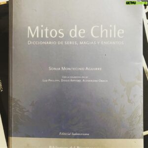 Diego Muñoz Instagram - En un diccionario que @pablofabula me regaló hace mucho tiempo, llamado "Mitos de Chile"  escribió, a modo de recuerdo, la siguiente frase: "Como verá compañero, los mitos se construyen con los años. A trabajar." Cinco años han pasado de ese lejano y emocionante Febrero de 2014, el de la foto. 
Con ese premio q todo lo cambió: "El Club" sería mundialmente aclamada, el monseñor Errazuriz posaría (dias después) con ese mismo oso, en primera clase, en un avion q volvía a Chile. Se pedirían explicaciones, se exigirían disculpas públicas, que cómo se podía ser tan falta de respeto con una figura eclesiástica tan importante. Y? Quién tenía la razón? Quién tendría despues que arrodillarse y pedir perdón? 
Cinco años han bastado para para darse cuenta que los mitos también se pueden Destruir.  Y a veces puede bastar una pelicula para lograrlo.
Te abrazo hermano, te admiro, te quiero.
#elclub #cinechileno #berlinale2014 #tbt