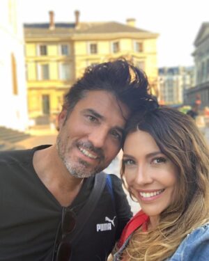Diego Olivera Instagram - Feliz cumpleaños amor de mi vida!!! ❤️❤️❤️ Gracias por este viaje interminable. Porque el propósito nos invita a ilusionarnos. Nos trasciende. No se trata de ser “grande” sino de “grandeza”… y tu grandeza como mujer, como mamá, como compañera nos hacen comprender que la vida ha sido bien vivida. Te admiro por no meter el gol “con la mano”. Gracias @monicaayos por ser tan digna y aprender que la vida es un camino lleno de “asuntos pendientes” que siempre hay que atender. TE AMO ❤️😘💕 TANTO
