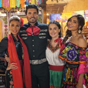 Diego Olivera Instagram - Atención jajaja es un Post largo jajaja pero que necesito exteriorizar y hacer público. Gracias! Muchas Gracias! Y De a poco me despido de Augusto Ruiz Montalvo. Y también de mis grandes compañeros. Enormes profesionales. Trabajadores que a destajo dieron “TODO” para que esta historia tenga los condimentos que tiene que tener un proyecto que amasamos con mucho “amor” profesional. Y con los tiempos que el mundo de la “producción” de hoy imponen. Delante y detrás de cámaras. Brindo por el sentido común y el respeto del gran equipo que formamos. Me tocó el “honor” de convivir muchas pero muchas horas de trabajo con cada uno de ellos (actores, maquillaje, peinadores, sonidistas, iluminadores, directores, continuistas, delegados, prensa, productores, utileros, locaciones, campers, transporte, catering, asistentes de todas las áreas y perdón si olvido algún rubro) y me llevo en el corazón guerrero el mejor de los recuerdos. Y luchamos siempre. También disfrutamos mucho!!! @corazon_guerreroof termina el 9 de Septiembre a las 4:30 PM por @canalestrellas pero las grabaciones terminan en un par de días. Adiós a los llamados cotidianos interminables para Augusto jajajaja pero imposibles de terminar si no fuera por la actitud, siempre positiva, de tod@s. Solo dejo algunas imágenes… pero el verdadero trabajo lo pueden ver de Lunes a Viernes a las 4:30 PM.
Gracias @corazon_guerreroof @productormejia @canalestrellas @alejandraespinoza @sabineoficial @altairjarabo @karena_flores @okaginer @gabyspanictv @nataliaesperonmx @joshgutierrezmx a los hermanos Guerrero @gonzalogarciavivanco @rodrigoguirao @delacampa @sian_oficial y a TOD@S Uds por acompañarnos!! #novela #televisaprensa #corazonguerrero #canalestrellas #univision #augustoruizmontalvo #historia #televisa