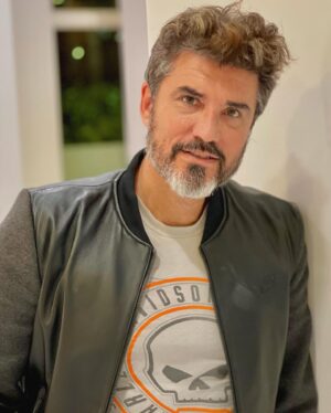 Diego Olivera Instagram - Nuevos caminos, nuevos retos… y muy feliz! Hay equipo 🥂 @kastalentmgt  New paths, new challenges… and very happy!!! There’s team!!! #team #equipo #challenge #desafios #way #letsgo