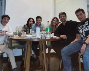 Diego Olivera Instagram - La familia 💙💛💙 @monicaayos @franoliveraok74 @flor_uriburu @jmolivera @ayosjuan
