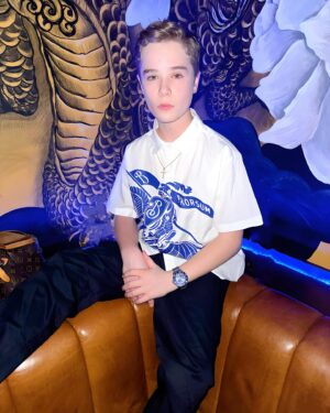 Diesel La Torraca Instagram - Blue Burberry Birthday Bash 💙 
@burberry 

Happy Birthday to our Mamma Peach 🍑 @briannehowey we love you 🩵

Thanks for having us @dashatoronto 

#birthday #briannehowey #antoniagentry #diesellatorraca #ginnyandgeorgia #burberry #actor #kidactor #netflixseries #fashion