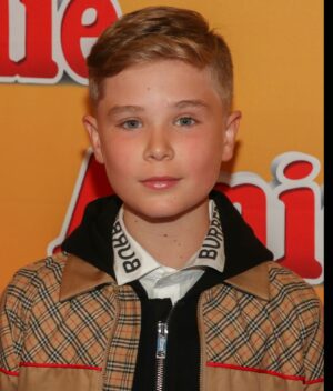 Diesel La Torraca Instagram - Out and about in #hollywood for @annietourus ☺️
#burberry #ginnyandgeorgia #actor #kidactor #kidactors #kidactorslife #fashion #model #redcarpet