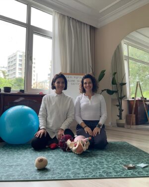 Dila Bayrak Instagram - • 
Doğuma Hazırlık Eğitimimizden kareler💫
Bol bol anlattık; doğum, pelvis, nefes, anne, baba, bebek, hastane, kasılma, rahim, diyafram ve daha neler neler😍
Bilgi, nefes ve hareket dolu, keyifli bir eğitim oldu🙏🏻

Yeni bir kavuşmayı iple çekiyoruz

@refikaileilkadimlar 
@majorsstudio 

#doğum 
#doğumahazırlık 
#doğumahazırlıkeğitimi 
#nefes
#hamileyogası 
#doula