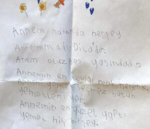 Dila Bayrak Instagram - •

Aralık ayının bendeki anlamı bambaşka, anne olduğum, Mert’in doğduğu ay. Ve bir kaç gün sonra 10 yaşına girecek. Yavrumun 10. yaşı, anneliğimin onuncu yılı, wauw😍

Tarifsiz bir macera, her anı başka tatta. Tatlısı da var, acısı da, ekşisi de bu yolculuğun. İyi ki birlikteyiz bu yolda canım oğlum. İyi ki beni annen olmakla onurlandırdın, tamamladın. 

Bazen isyan edip ‘ne biçim annesin’ diyorsun ya işte ben ‘o biçim anneyim’ 🤩
Her halimle her zaman yanındayım.

Birlikte nice yıllarımız olsun sağlıkla, iyi ki doğdun🧡

Son fotoğraftaki efsanevi mektupla postu taçlandıralım🤩

#iyikidoğdunoğlum
#iyikiannenoldum