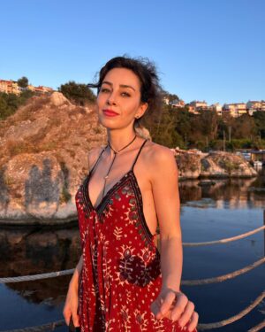 Dilara Aras Instagram - Ağustos böceği geziyoo🎉🦢💃🏻
